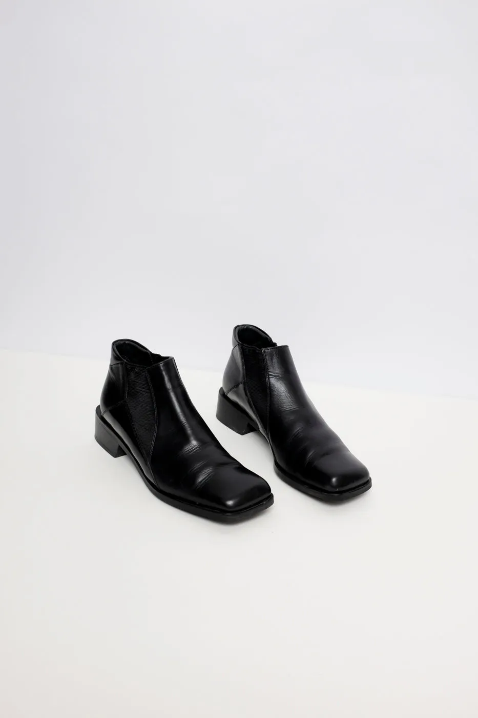 0010_SQUARE TOE BLACK 37 LEATHER CHELSEA BOOTS