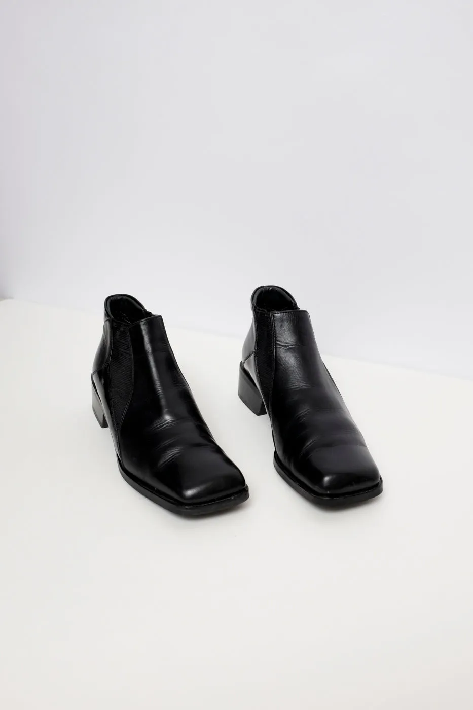 0010_SQUARE TOE BLACK 37 LEATHER CHELSEA BOOTS