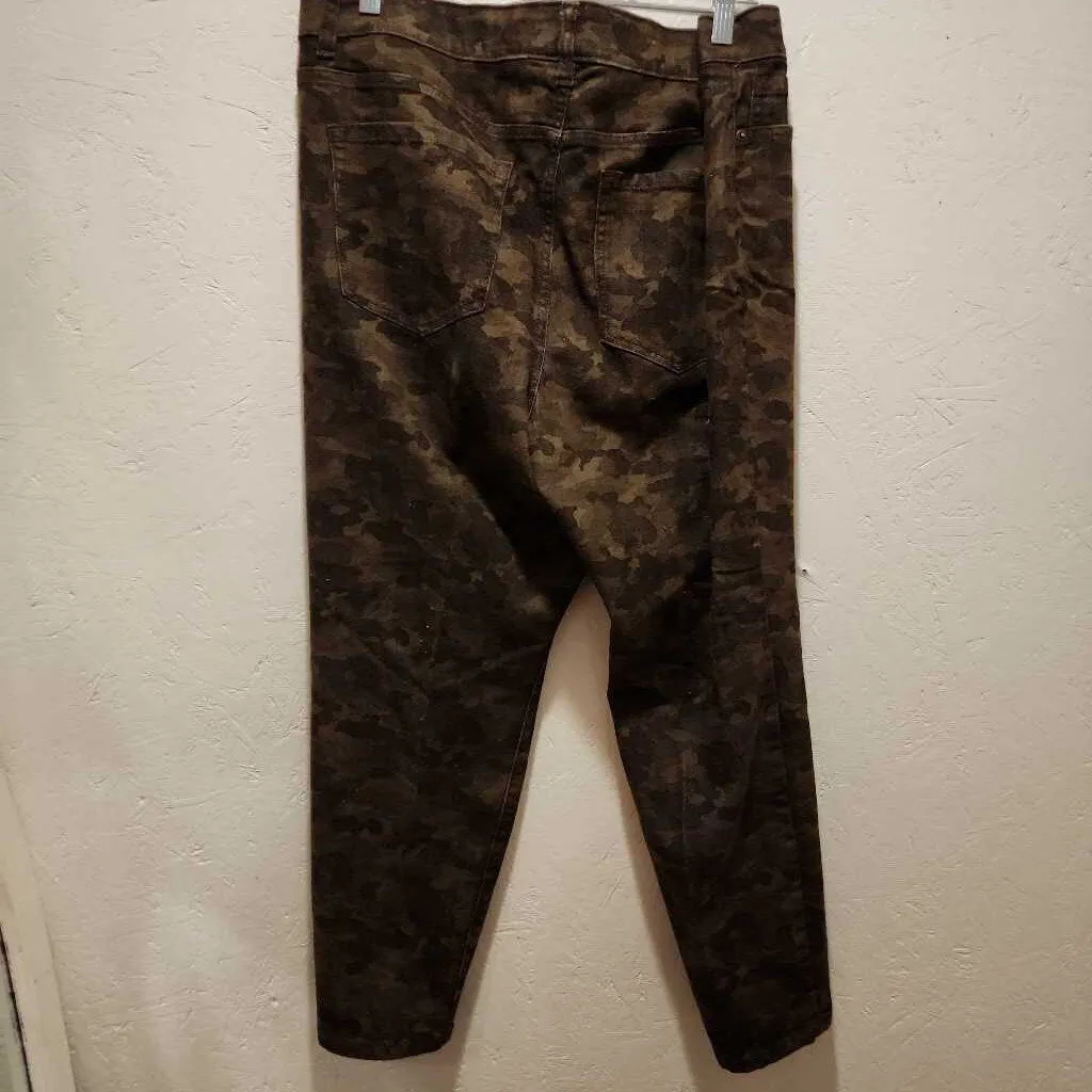 Camo Denim Jeans Size 18