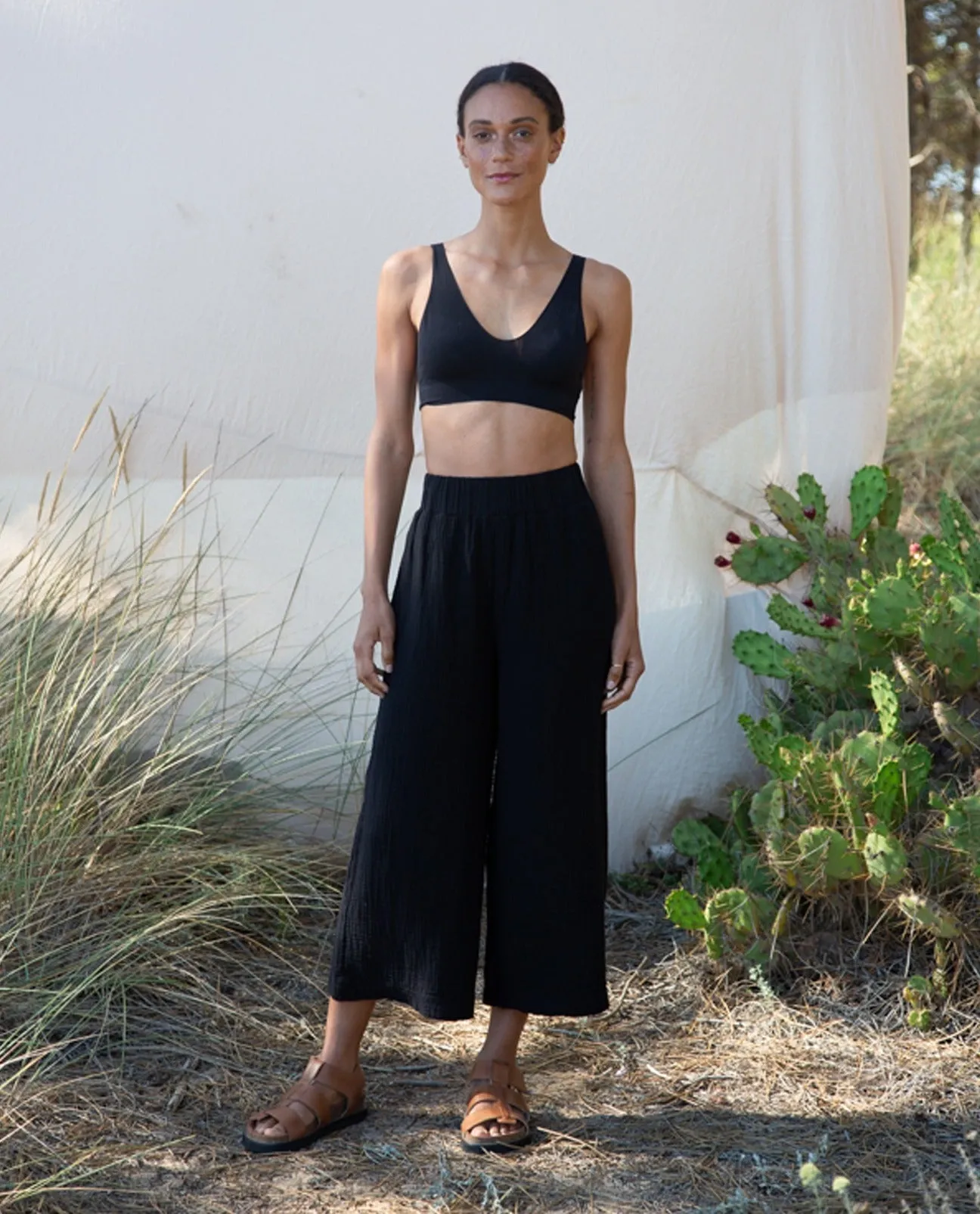 Evora Organic Cotton Trousers In Black