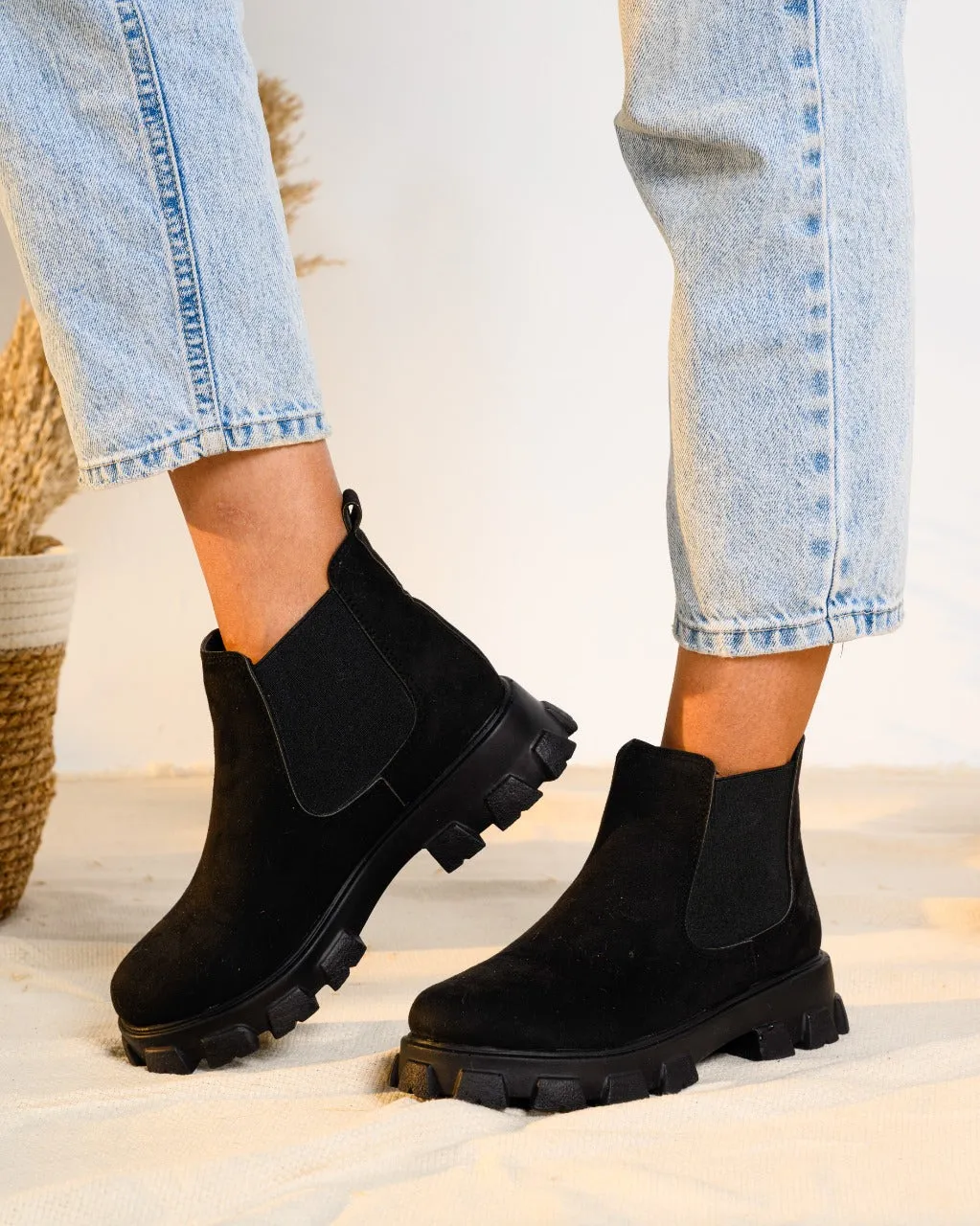 Kai Suede Half Boots Black