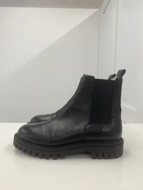 Milan Boots in Black UK Size 6